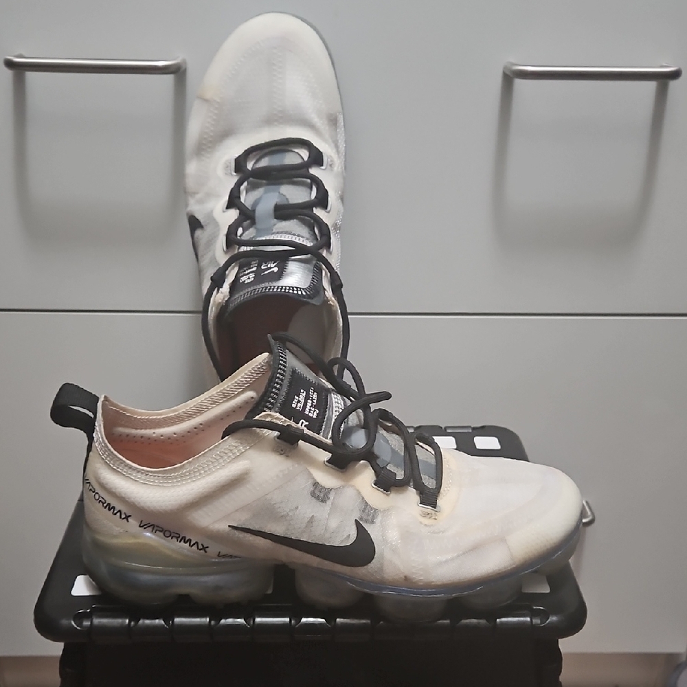 Nike VaporMax Flyknit Men's Shoes - White and Black